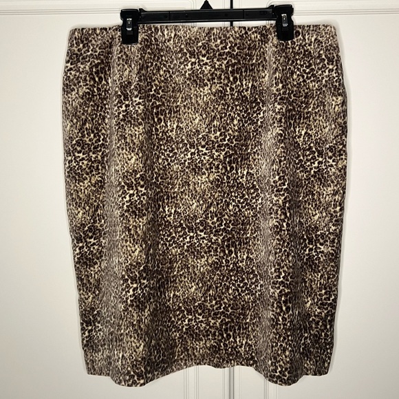 NWT Talbots Leopard Velour Pencil Skirt - Picture 2 of 7